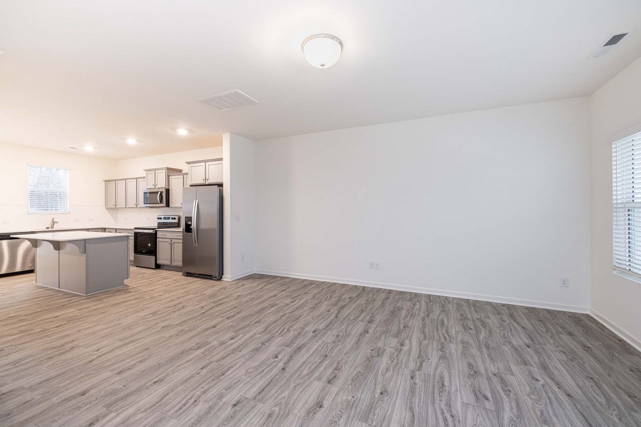 439 Kincaid Rd - Photo 3 of 18