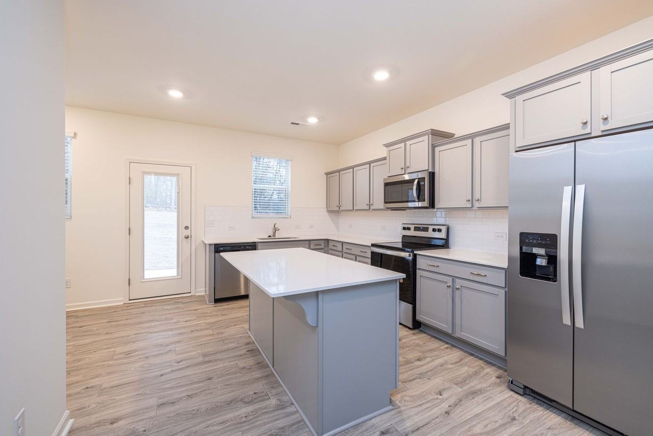 439 Kincaid Rd - Photo 5 of 18