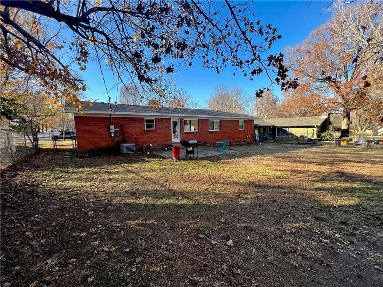 1910 N Greenvalley Ave - Photo 2 of 22