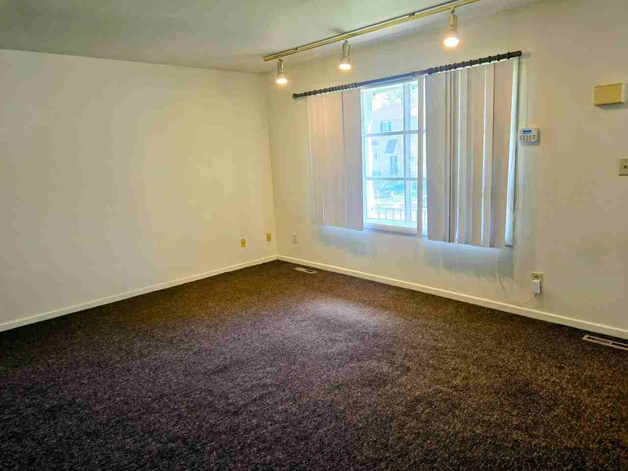 1415 Robert St - Photo 3 of 20