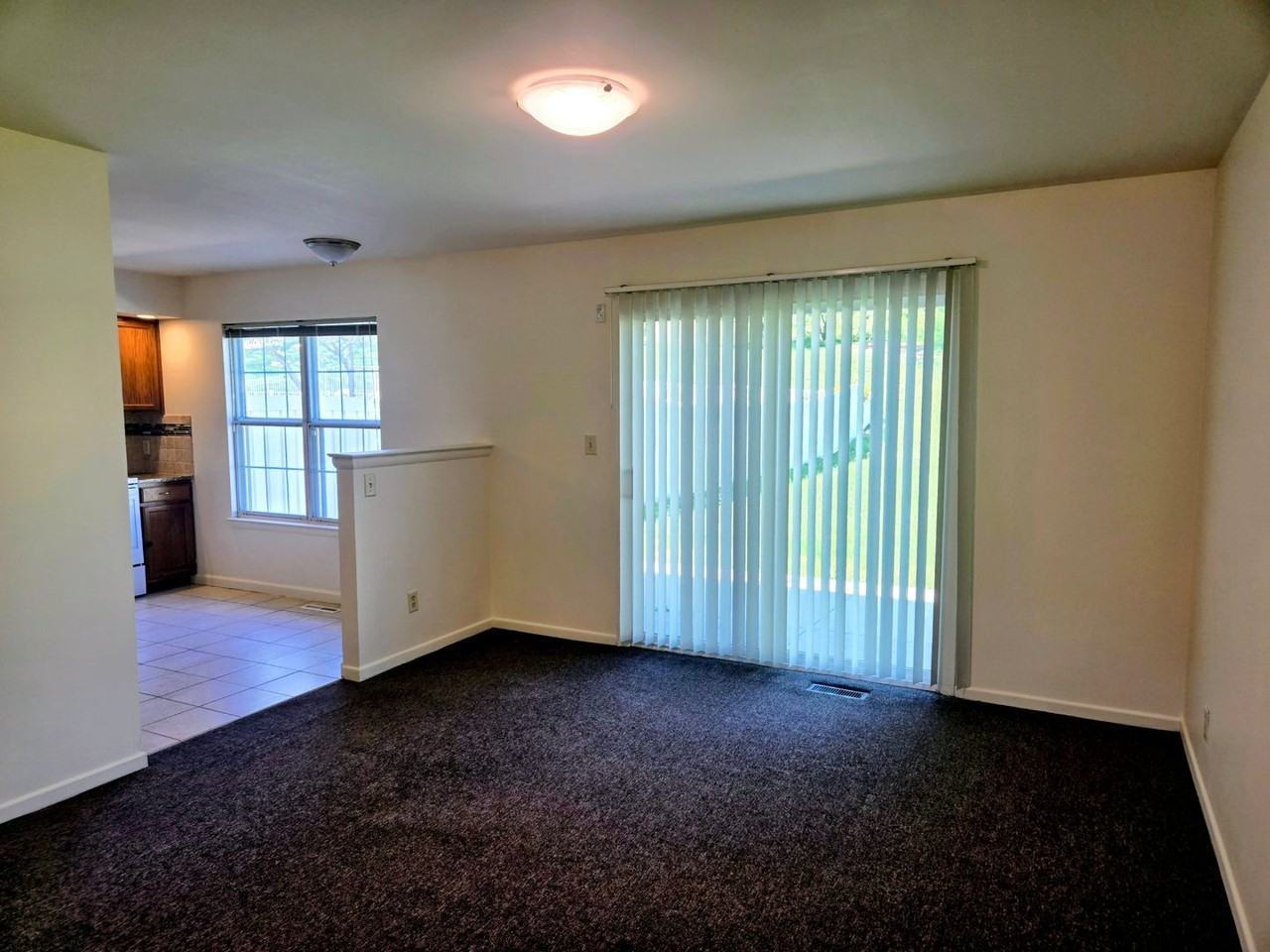 1415 Robert St - Photo 4 of 20