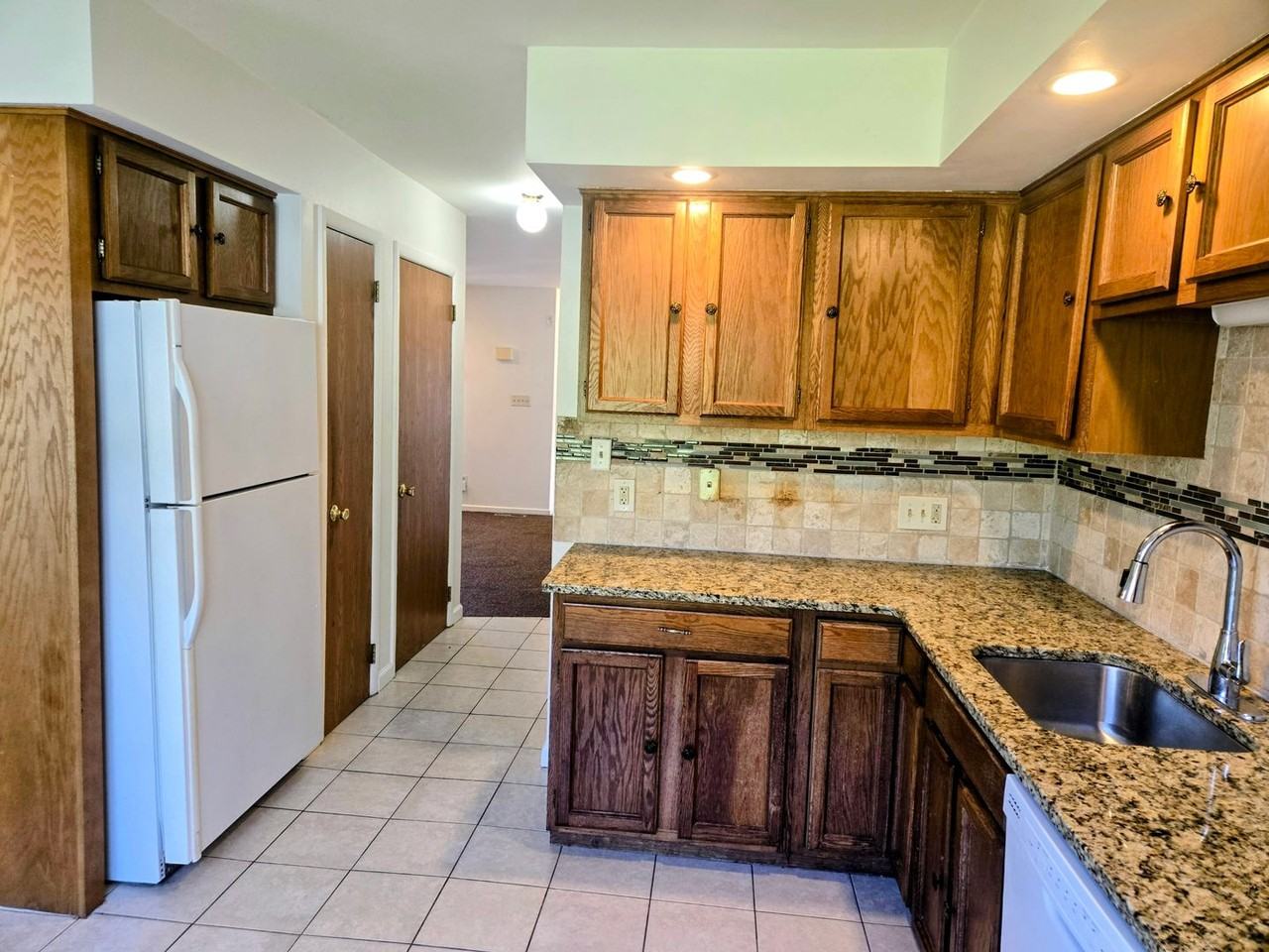 1415 Robert St - Photo 7 of 20