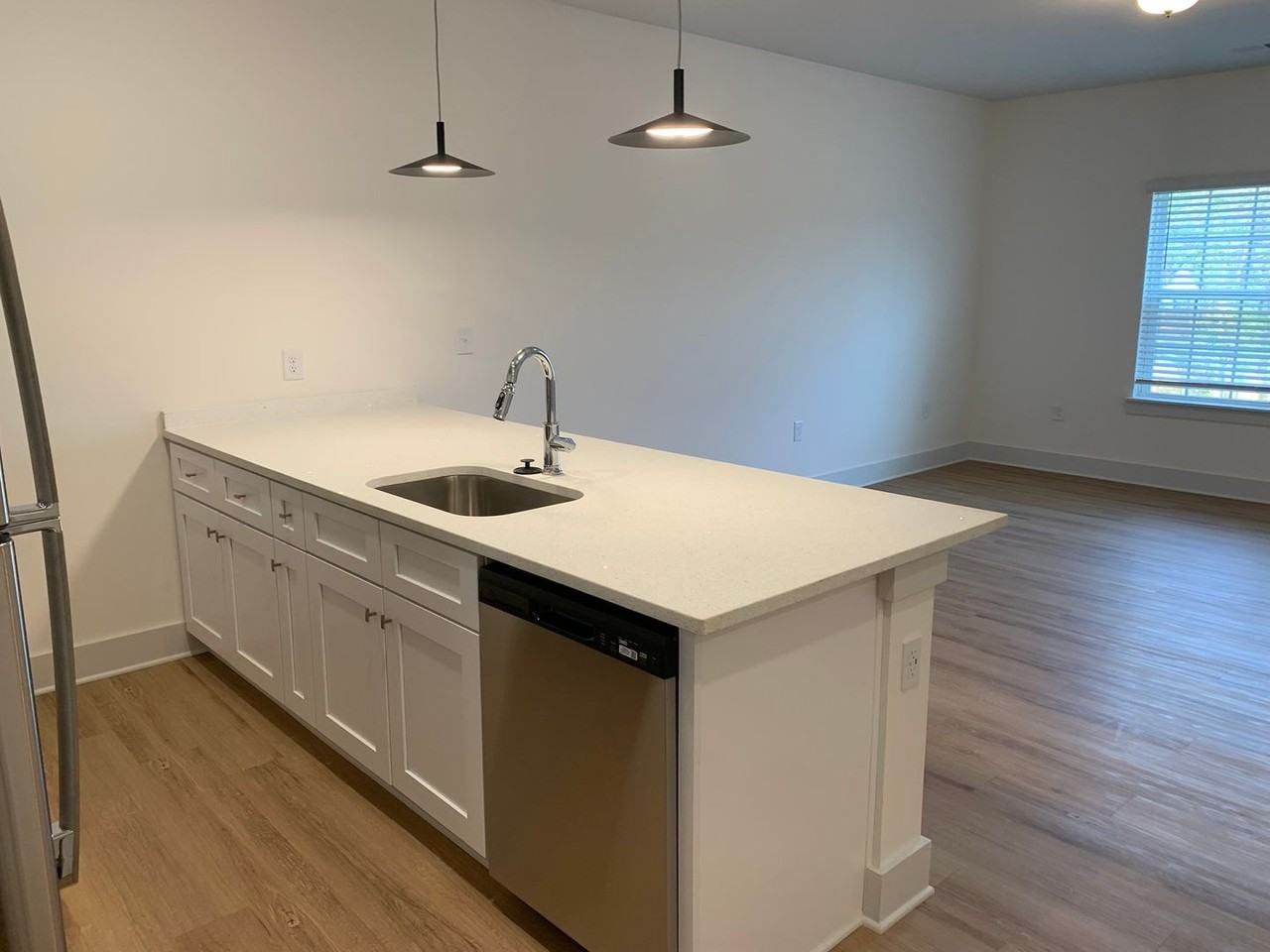3515 Markland Dr - Photo 4 of 14