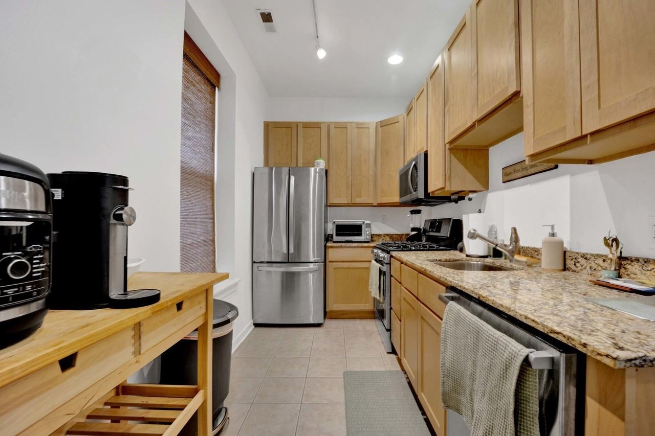 2143 N Western Ave #2F - Photo 2 of 14