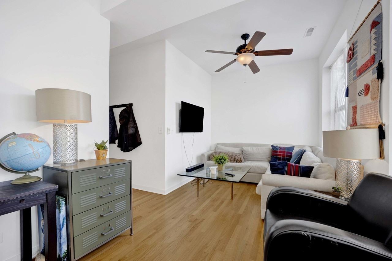 2143 N Western Ave #2F - Photo 5 of 14