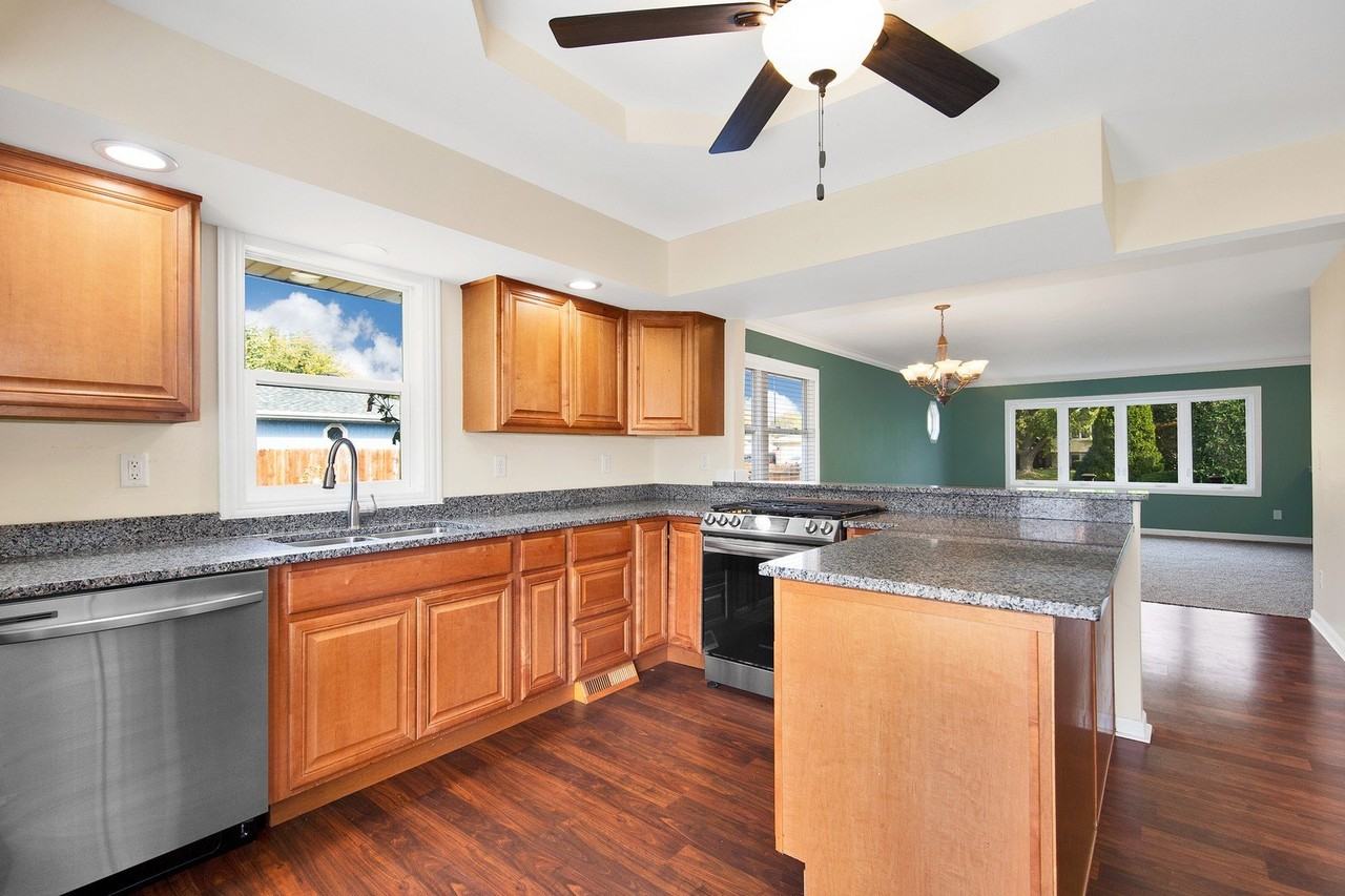 1013 Stonegate Rd - Photo 6 of 25