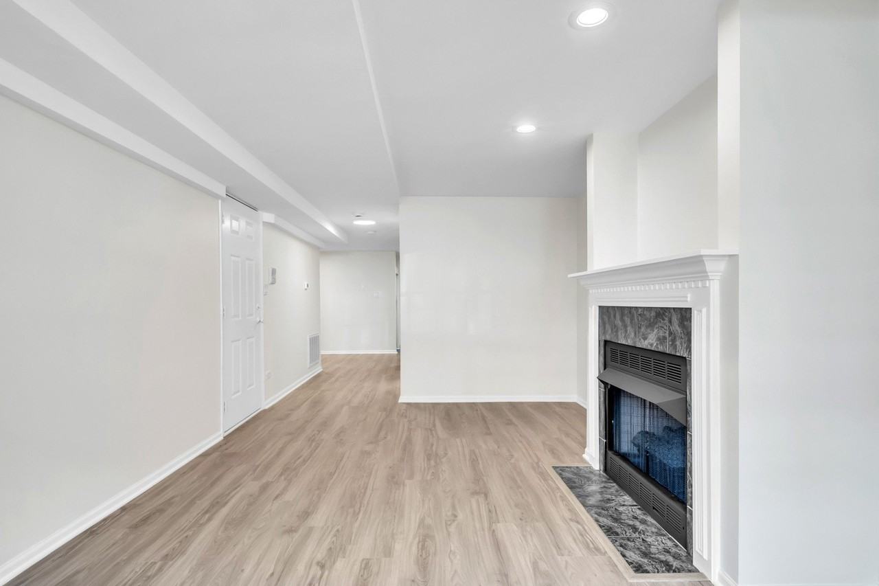 2023 W Superior St #G - Photo 3 of 14