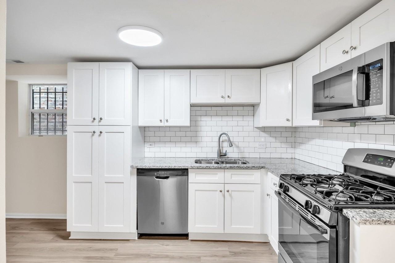 2023 W Superior St #G - Photo 5 of 14