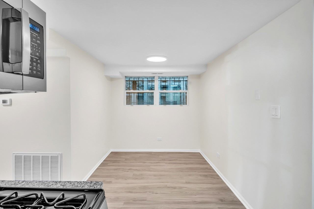 2023 W Superior St #G - Photo 7 of 14