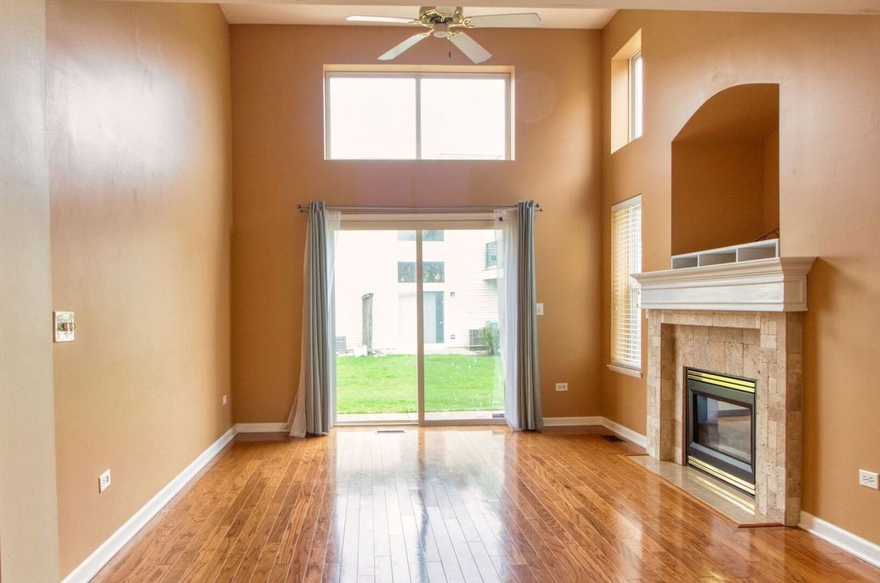 1160 Hawthorne Ln #1160 - Photo 2 of 23