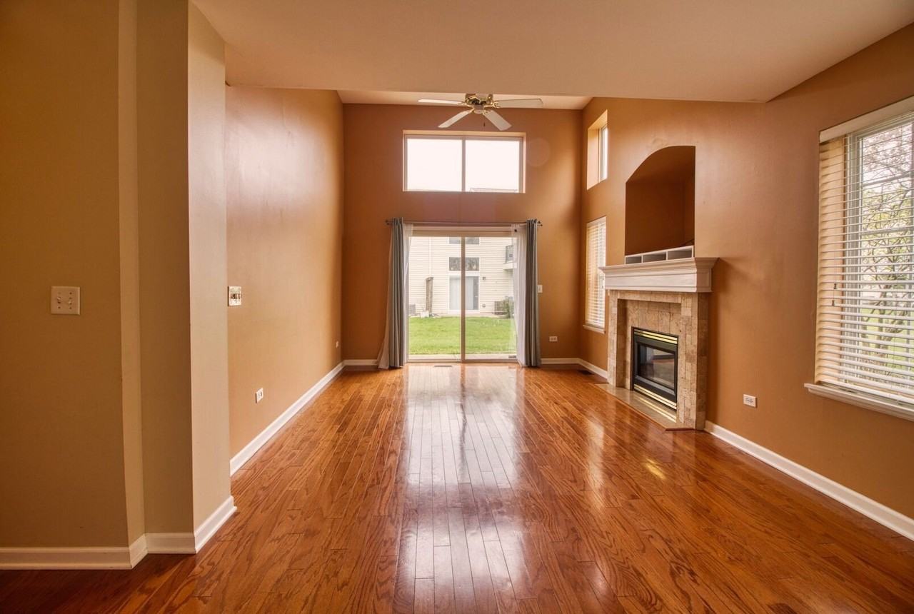 1160 Hawthorne Ln #1160 - Photo 3 of 23