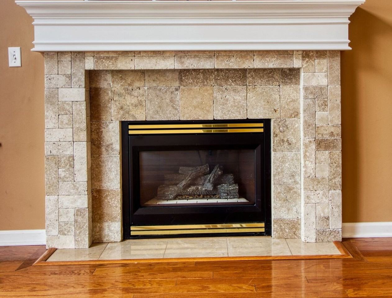 1160 Hawthorne Ln #1160 - Photo 4 of 23