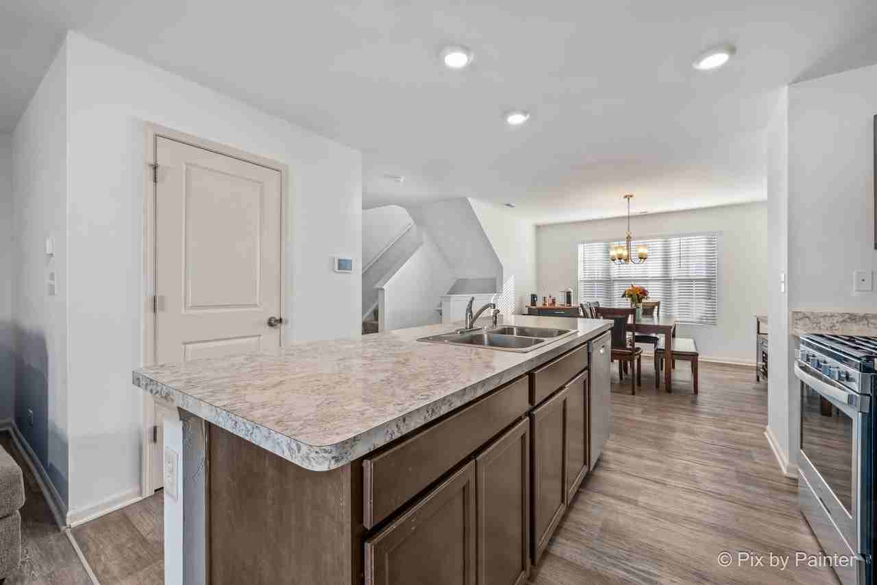 2544 Alison Ave - Photo 6 of 41