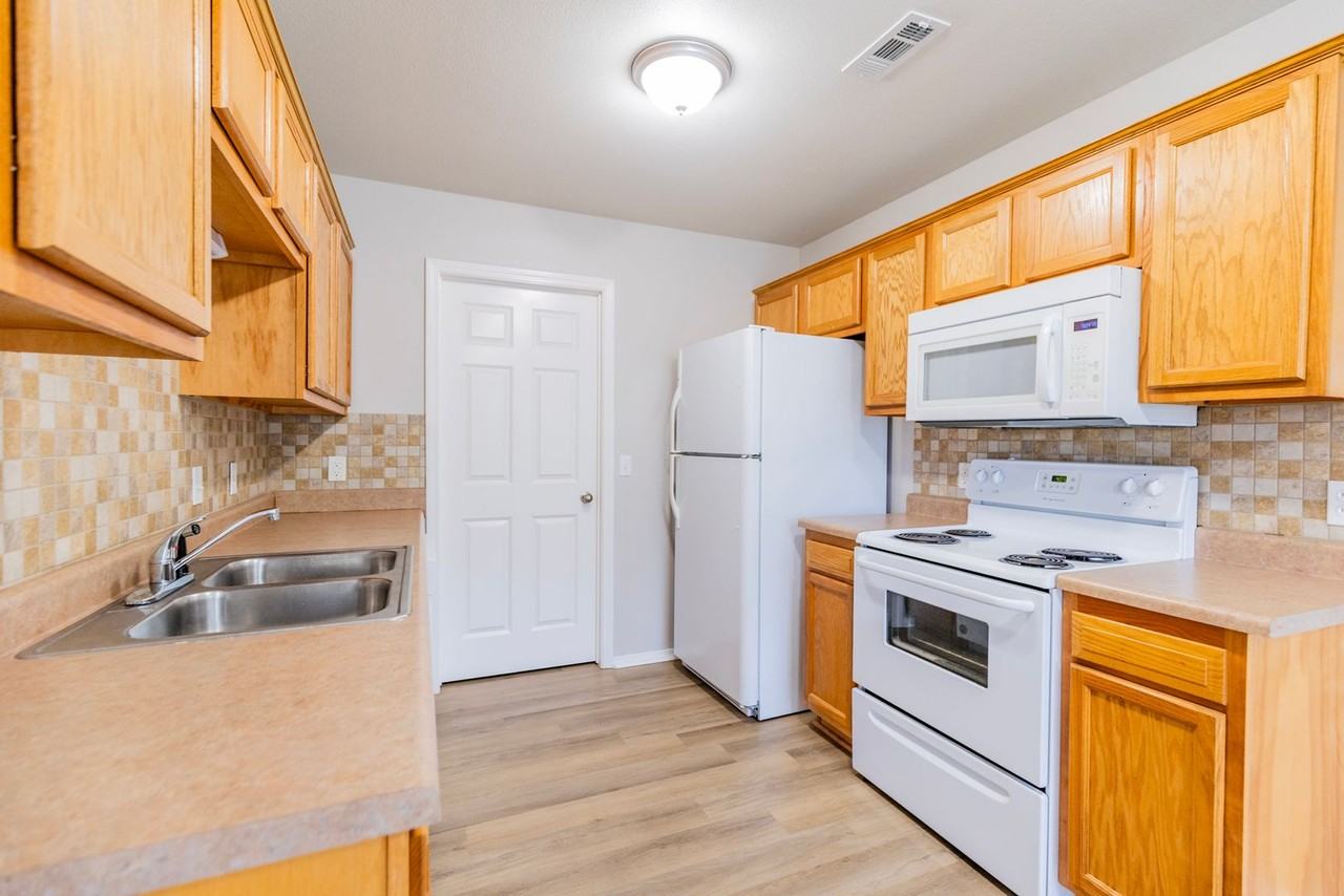 6206 Sw Meadow Well Ave - Photo 5 of 20