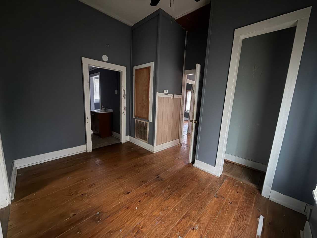 1030 9th St - Photo 5 of 7