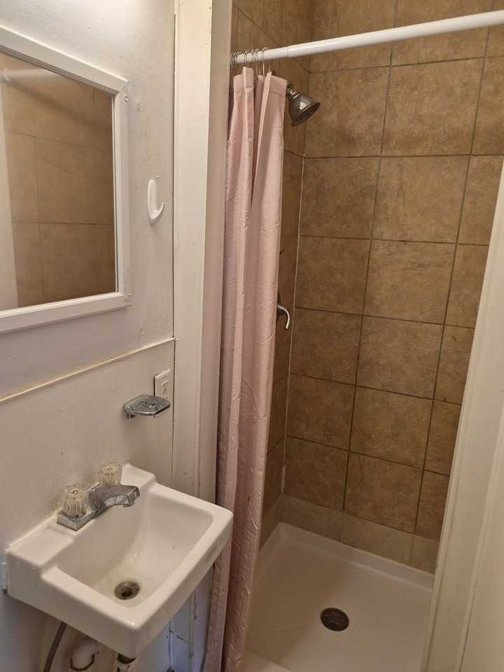 227 Douglas Ave - Photo 6 of 7