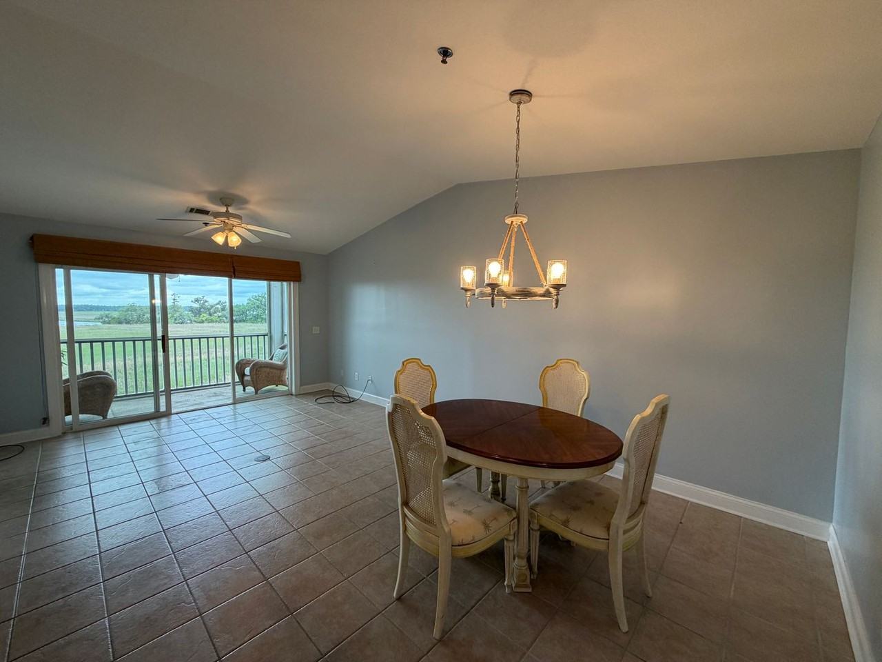 91 Screven St - Photo 5 of 19