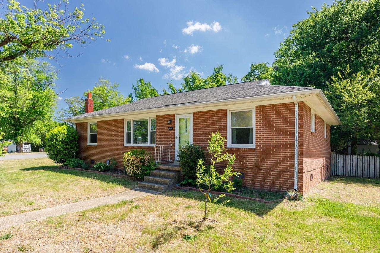 723 Faye St - Photo 3 of 38