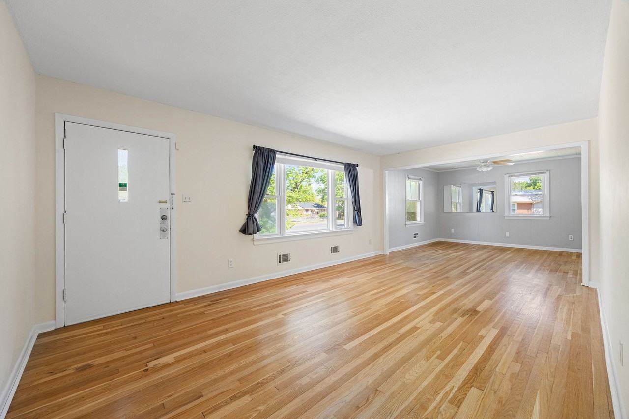 723 Faye St - Photo 4 of 38