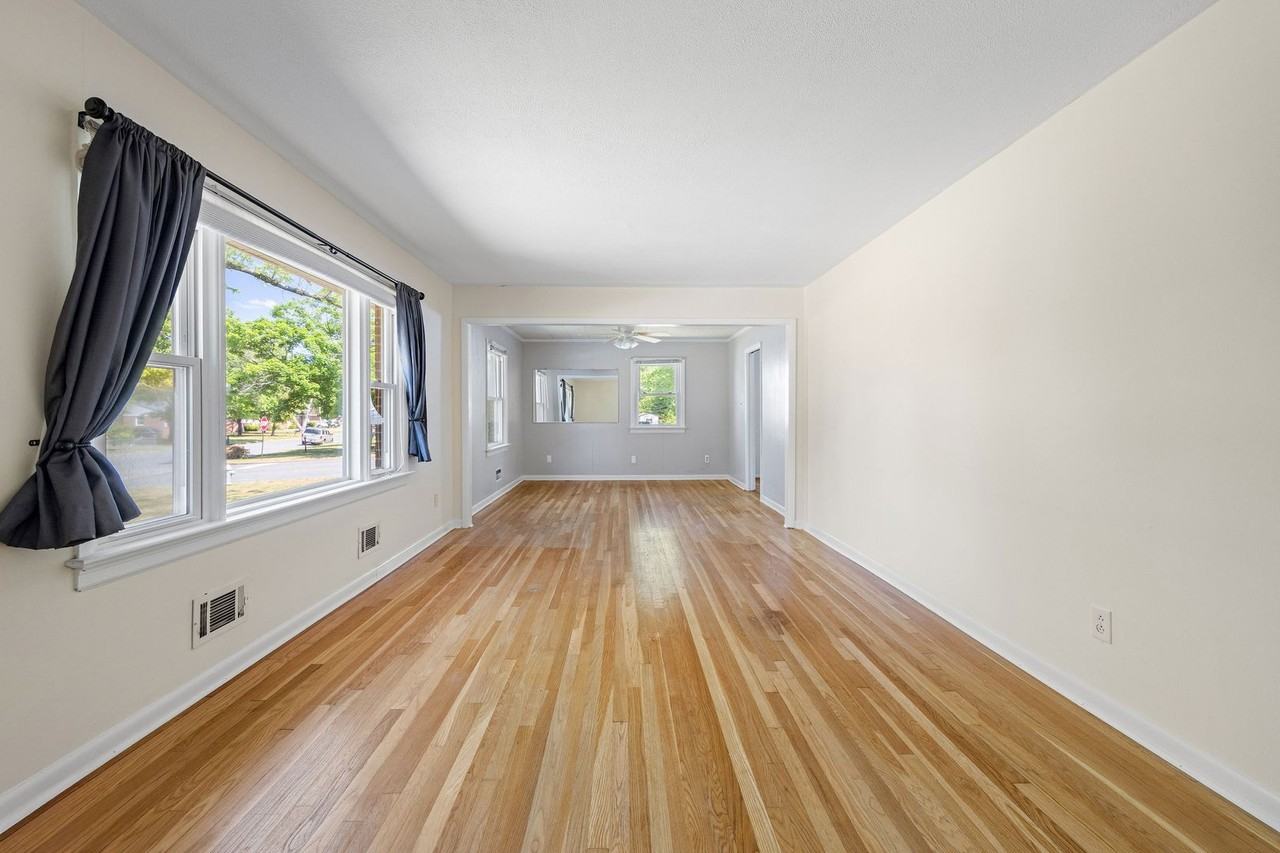 723 Faye St - Photo 5 of 38