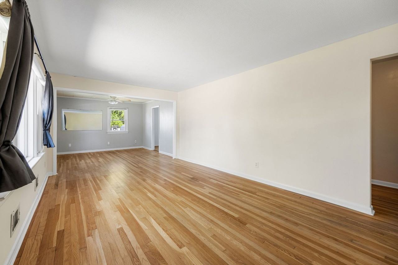 723 Faye St - Photo 6 of 38