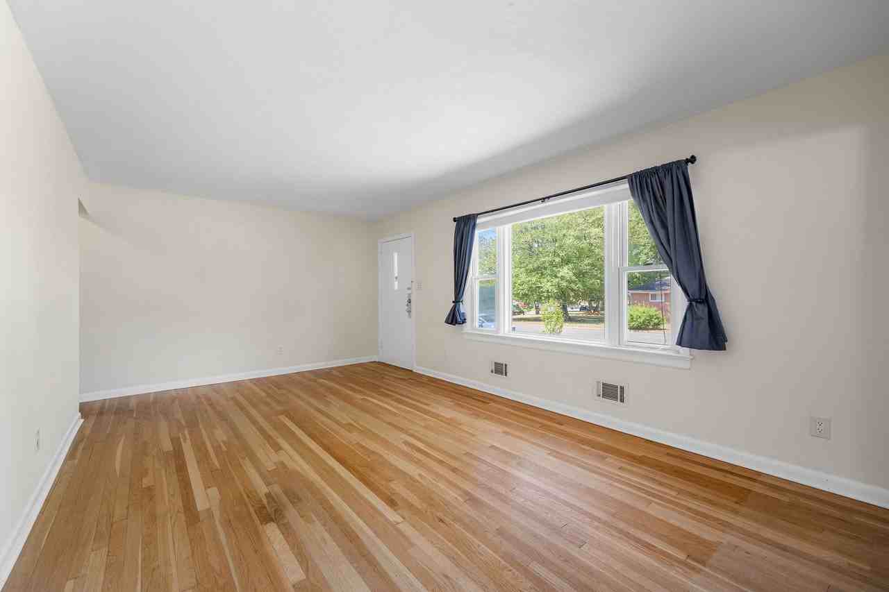 723 Faye St - Photo 7 of 38