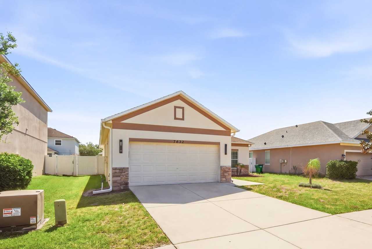 7632 Armonk Ln - Photo 3 of 27