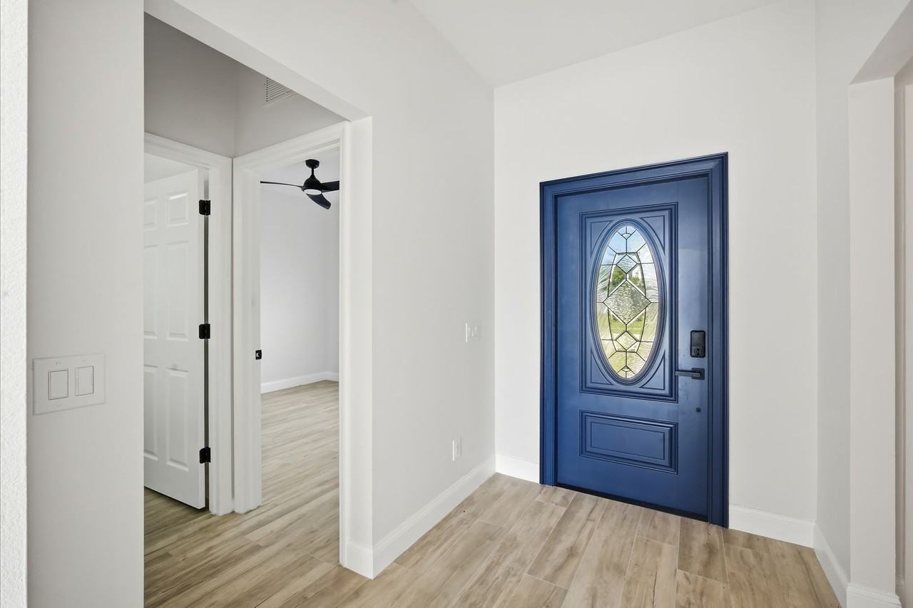 7632 Armonk Ln - Photo 4 of 27