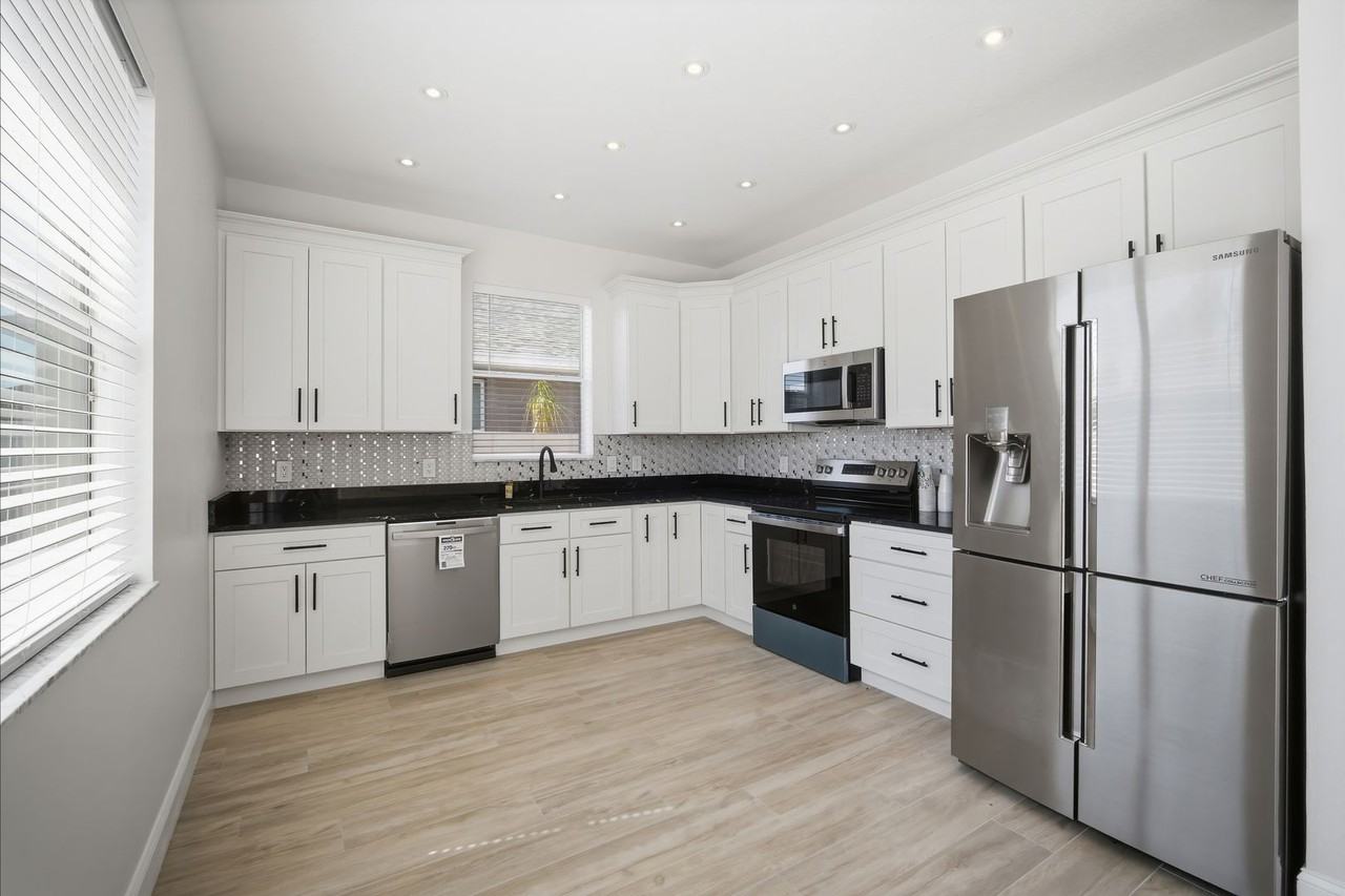 7632 Armonk Ln - Photo 7 of 27