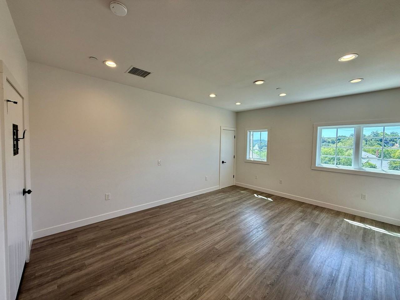 3513 Numancia St - Photo 4 of 17