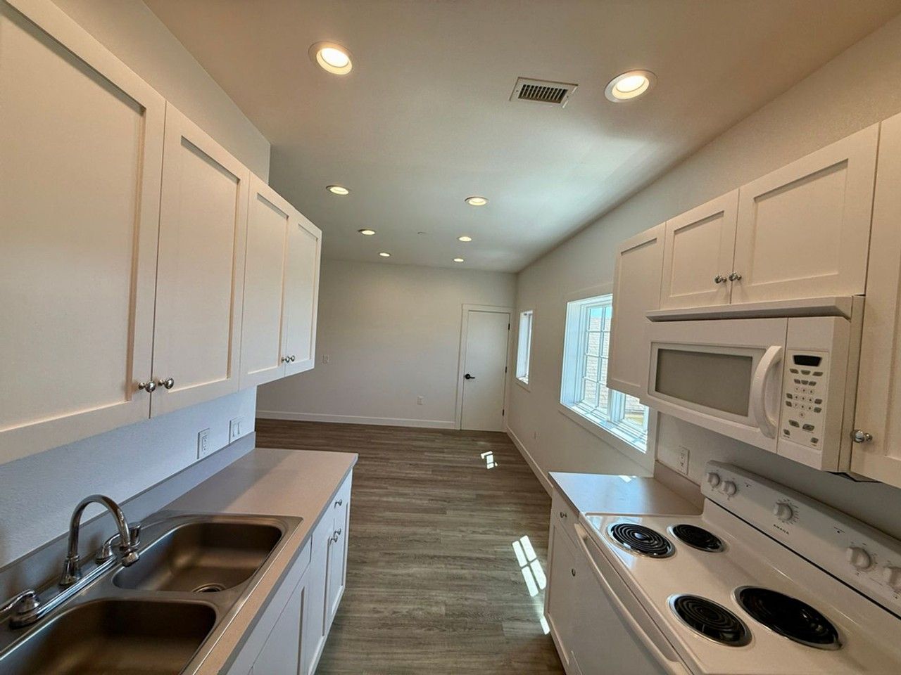 3513 Numancia St - Photo 7 of 17