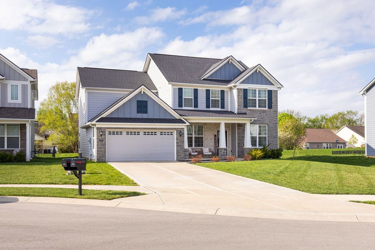 6787 Oakcrest Dr - Photo 2 of 50