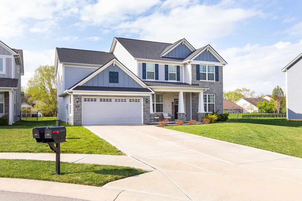 6787 Oakcrest Dr - Photo 4 of 50