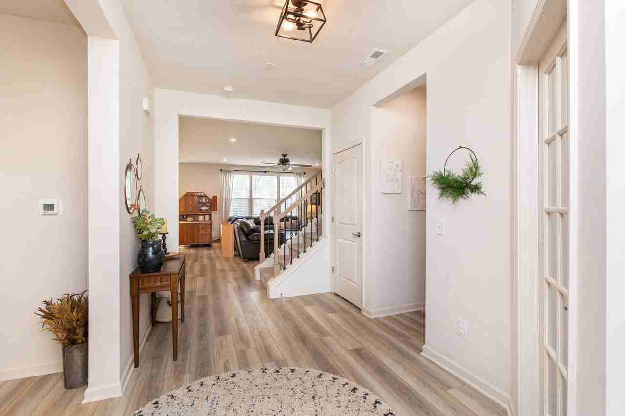 6787 Oakcrest Dr - Photo 7 of 50