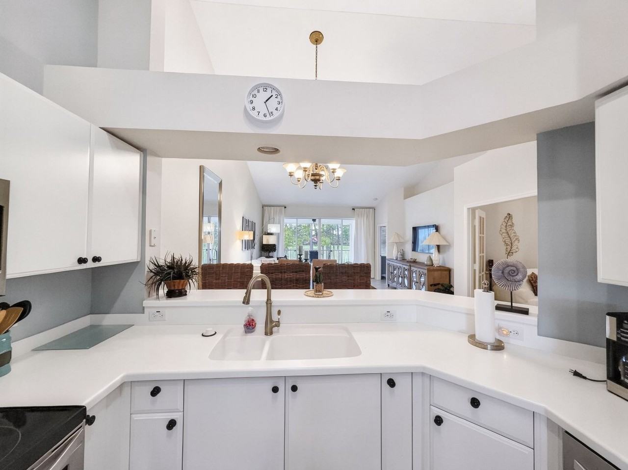 8175 Celeste Dr - Photo 2 of 49