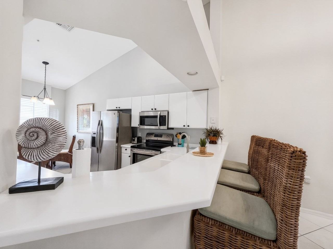 8175 Celeste Dr - Photo 7 of 49