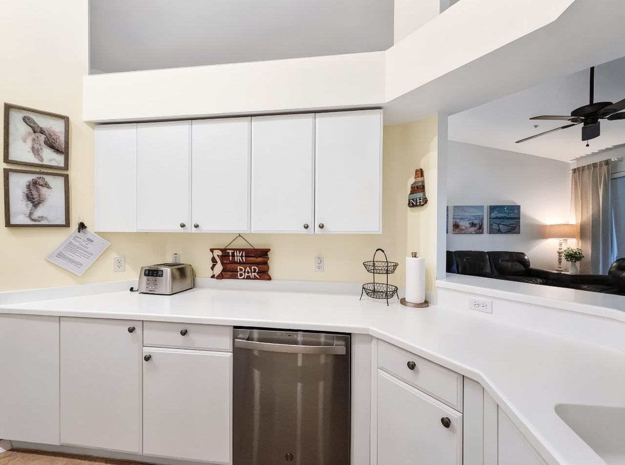 8175 Celeste Dr - Photo 2 of 44