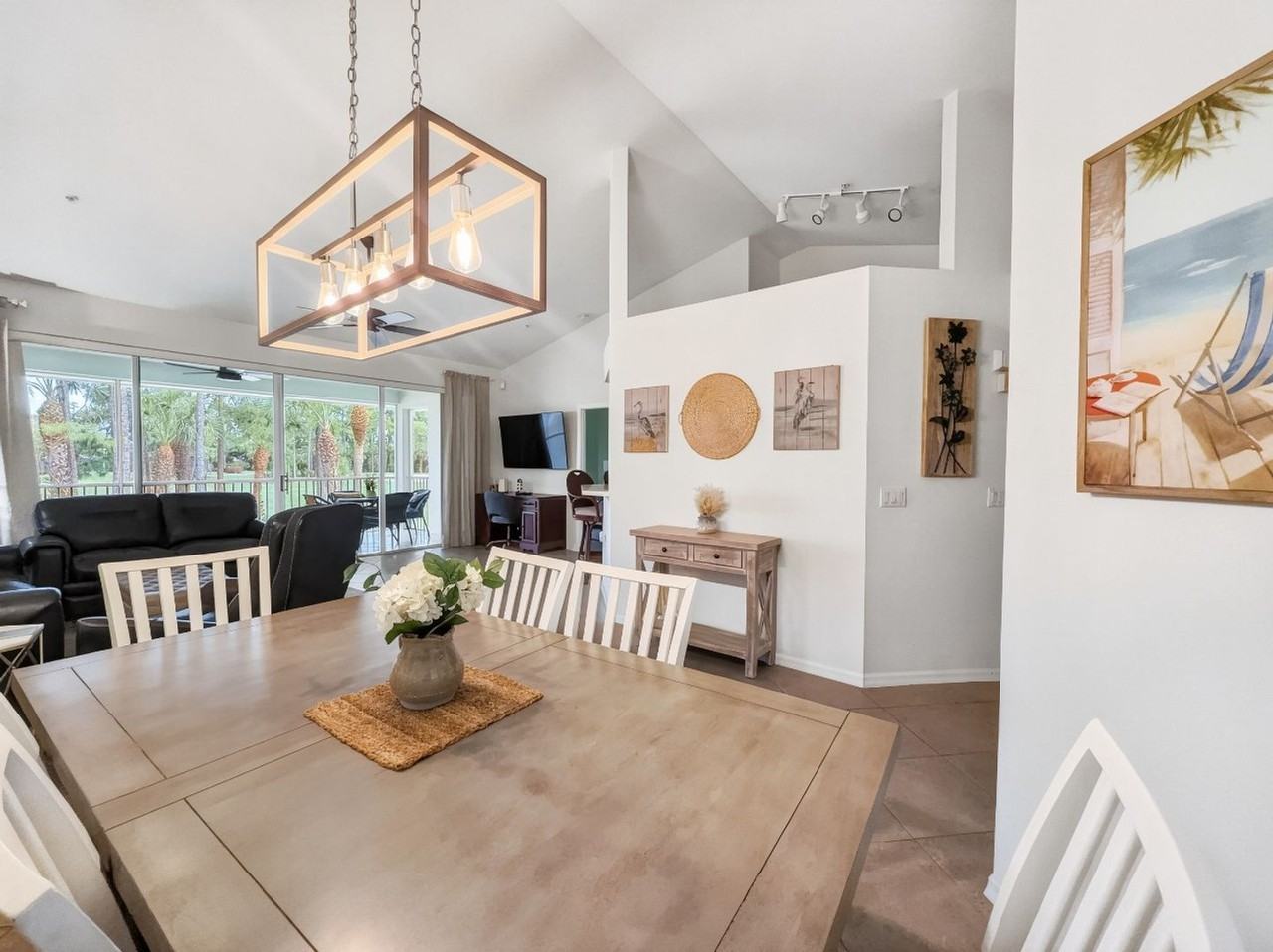 8175 Celeste Dr - Photo 4 of 44