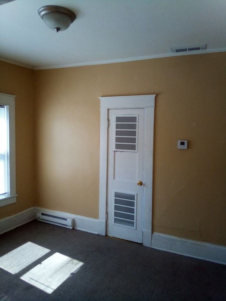 2705 E Market St - Photo 4 of 19