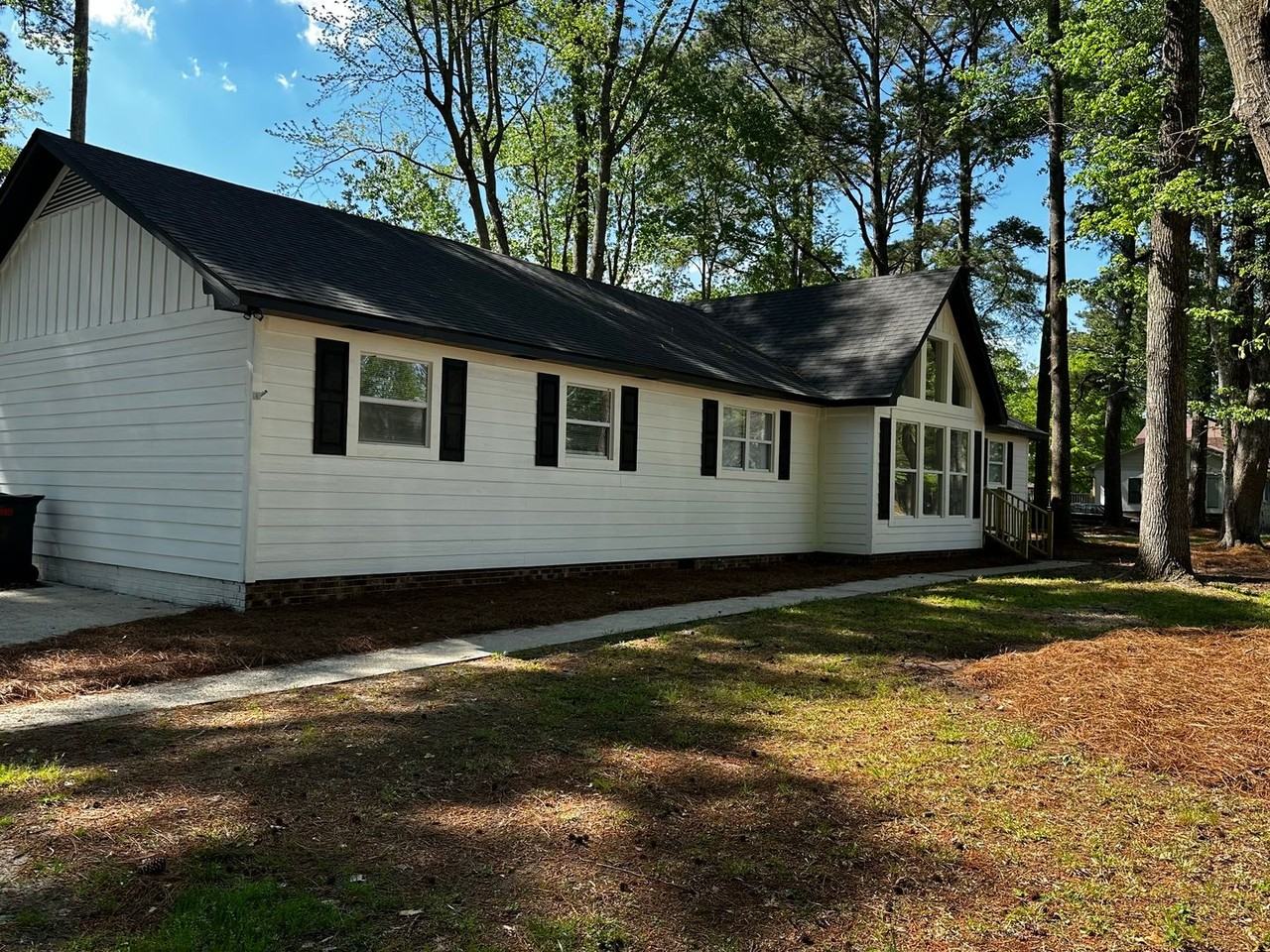 1522 Robin Hood Rd - Photo 4 of 25