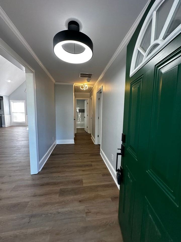 1522 Robin Hood Rd - Photo 6 of 25