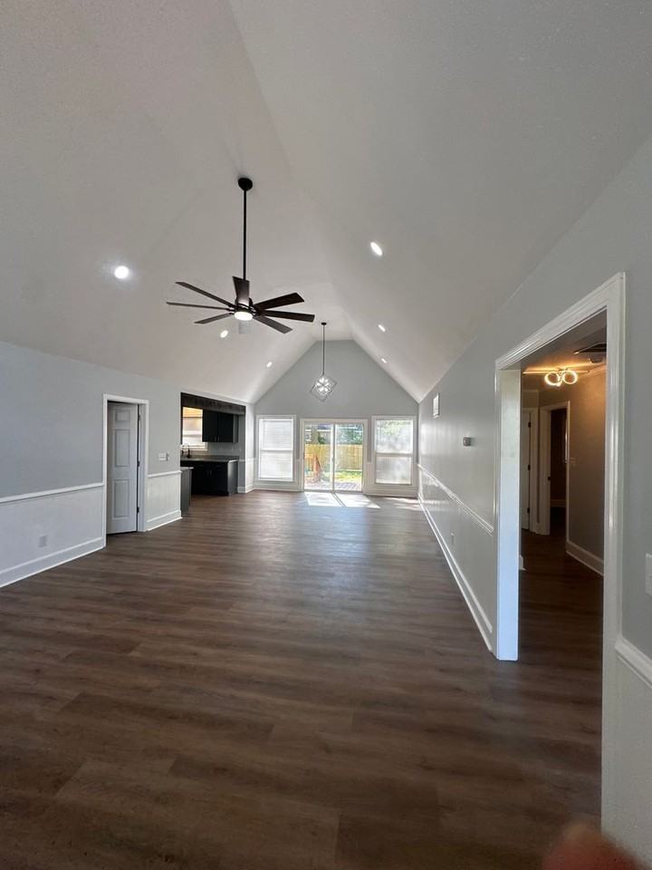 1522 Robin Hood Rd - Photo 7 of 25