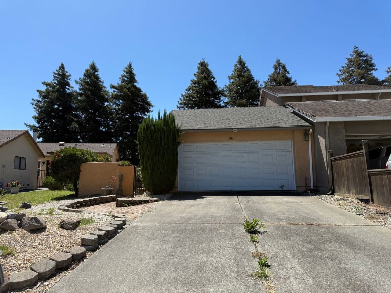1140 Hartford Pl - Photo 2 of 6