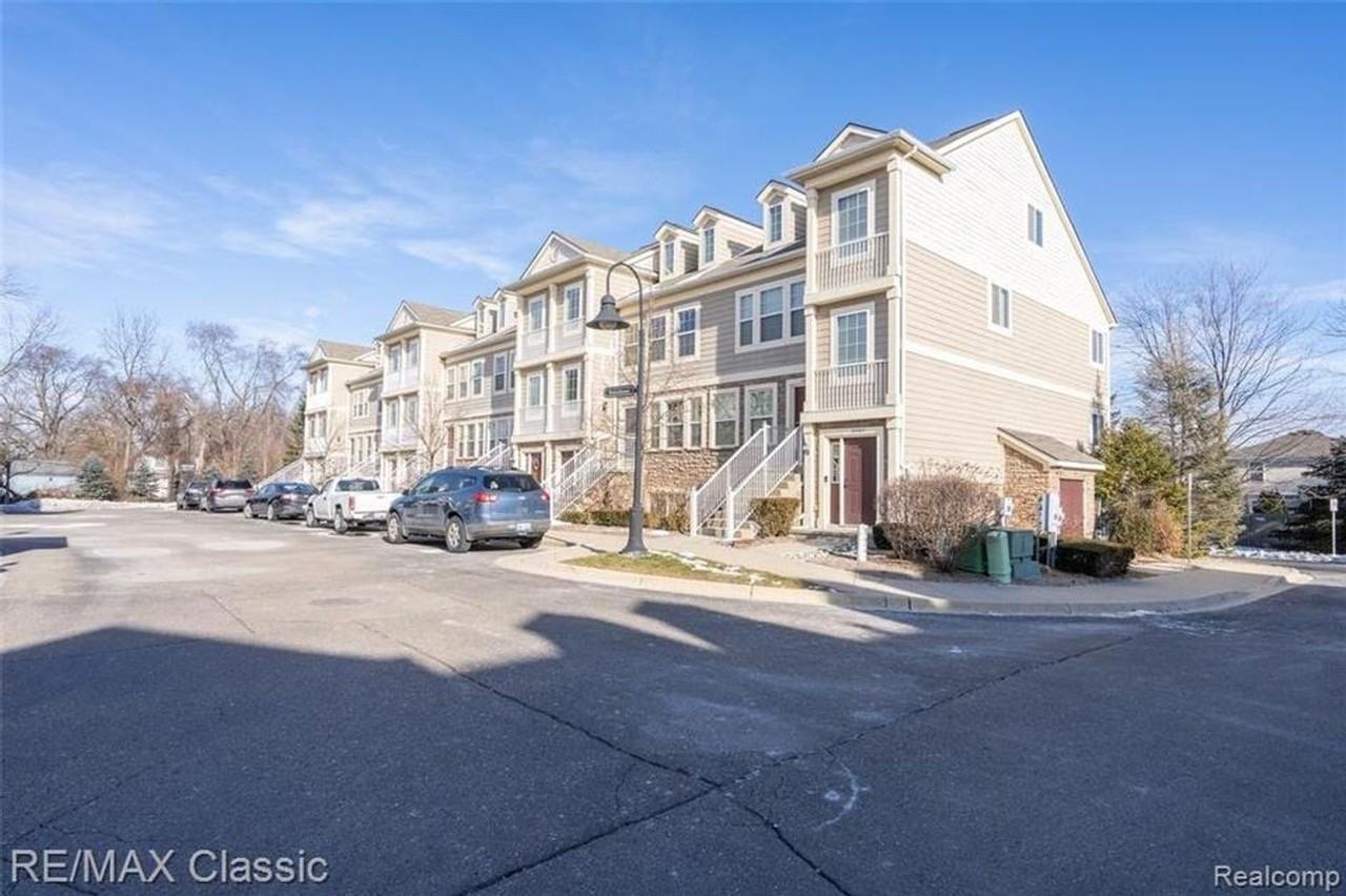 3072 Schoolhouse - Photo 3 of 24