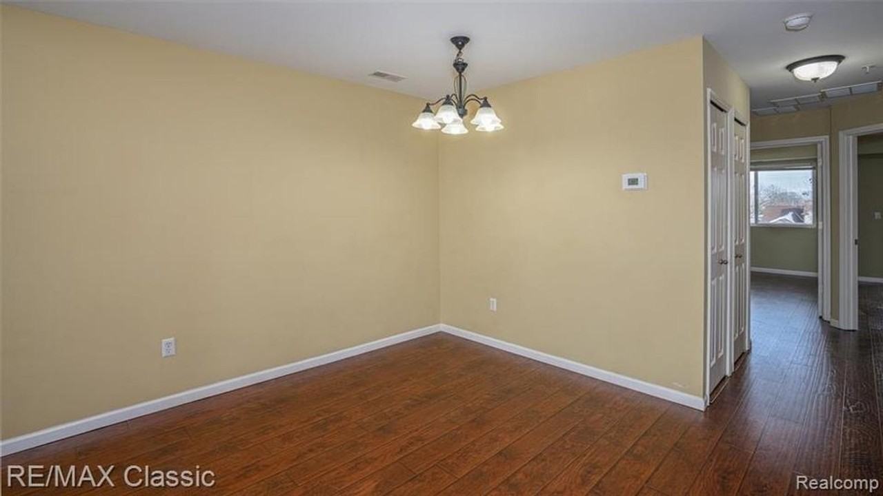 3072 Schoolhouse - Photo 4 of 24