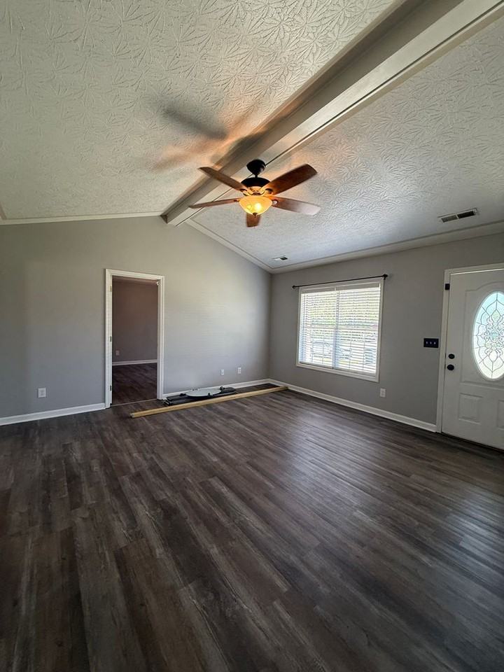 137 Stone Creek Ct - Photo 2 of 7