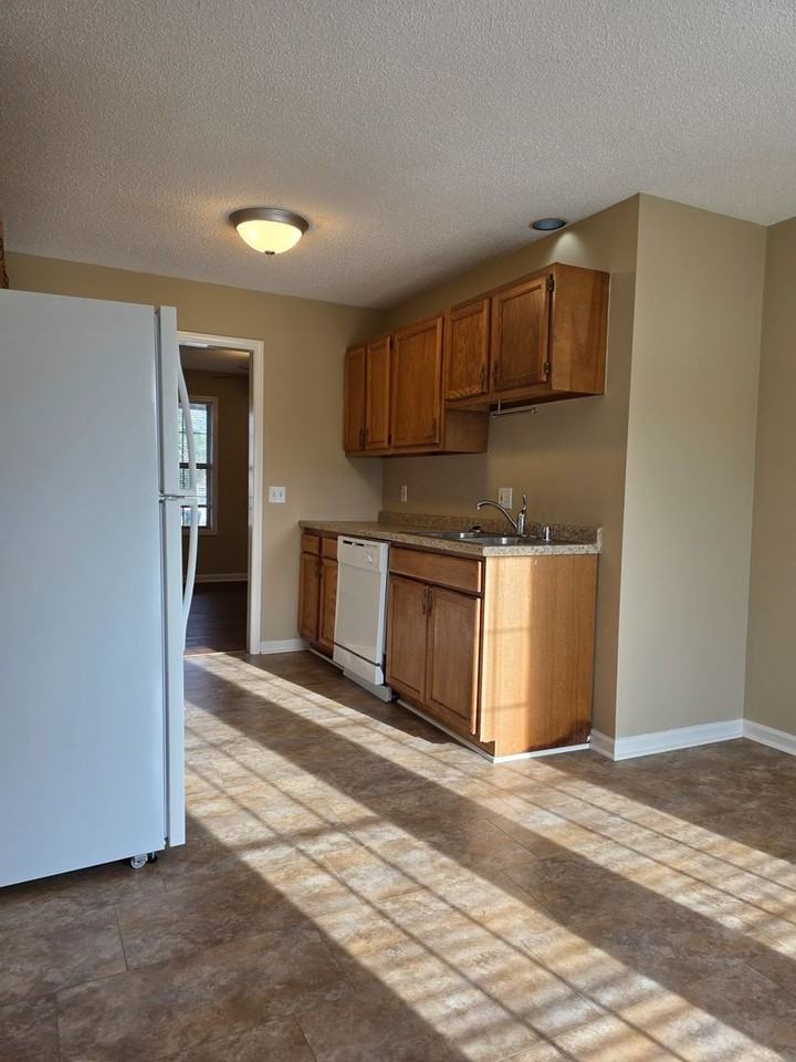 1609 Bourland Ln - Photo 4 of 36