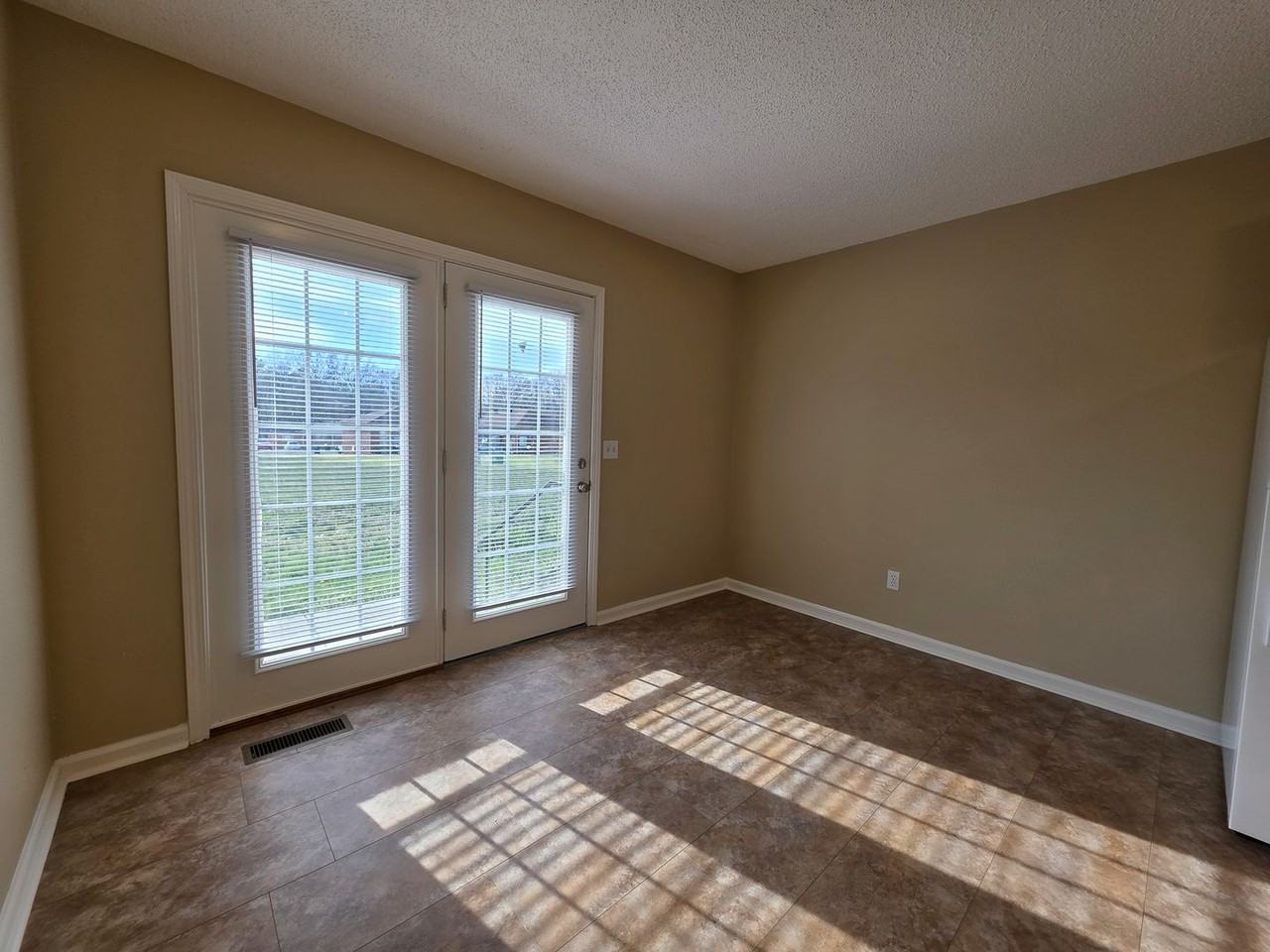 1609 Bourland Ln - Photo 6 of 36