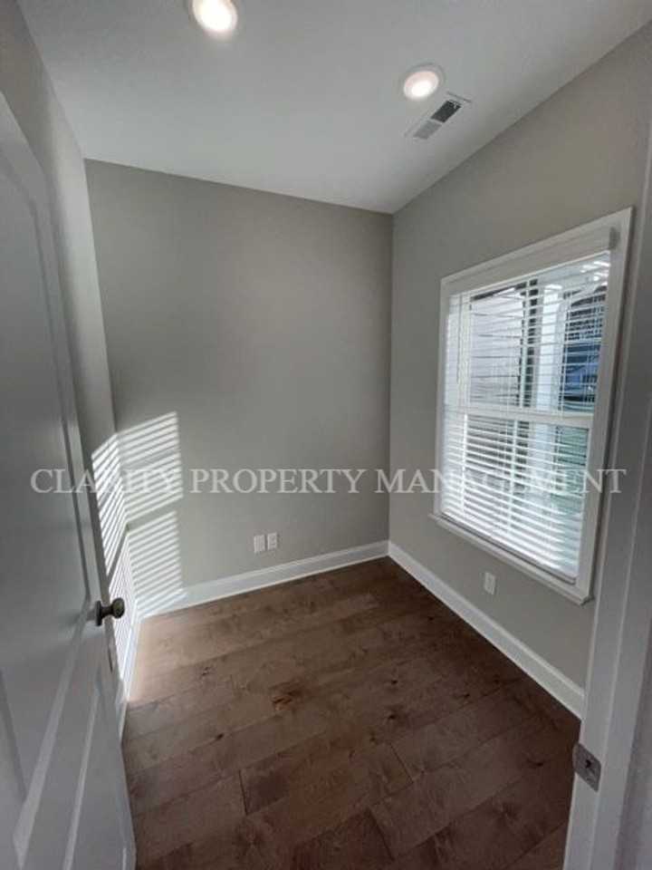 535 Bellingham Dr Ne - Photo 3 of 17