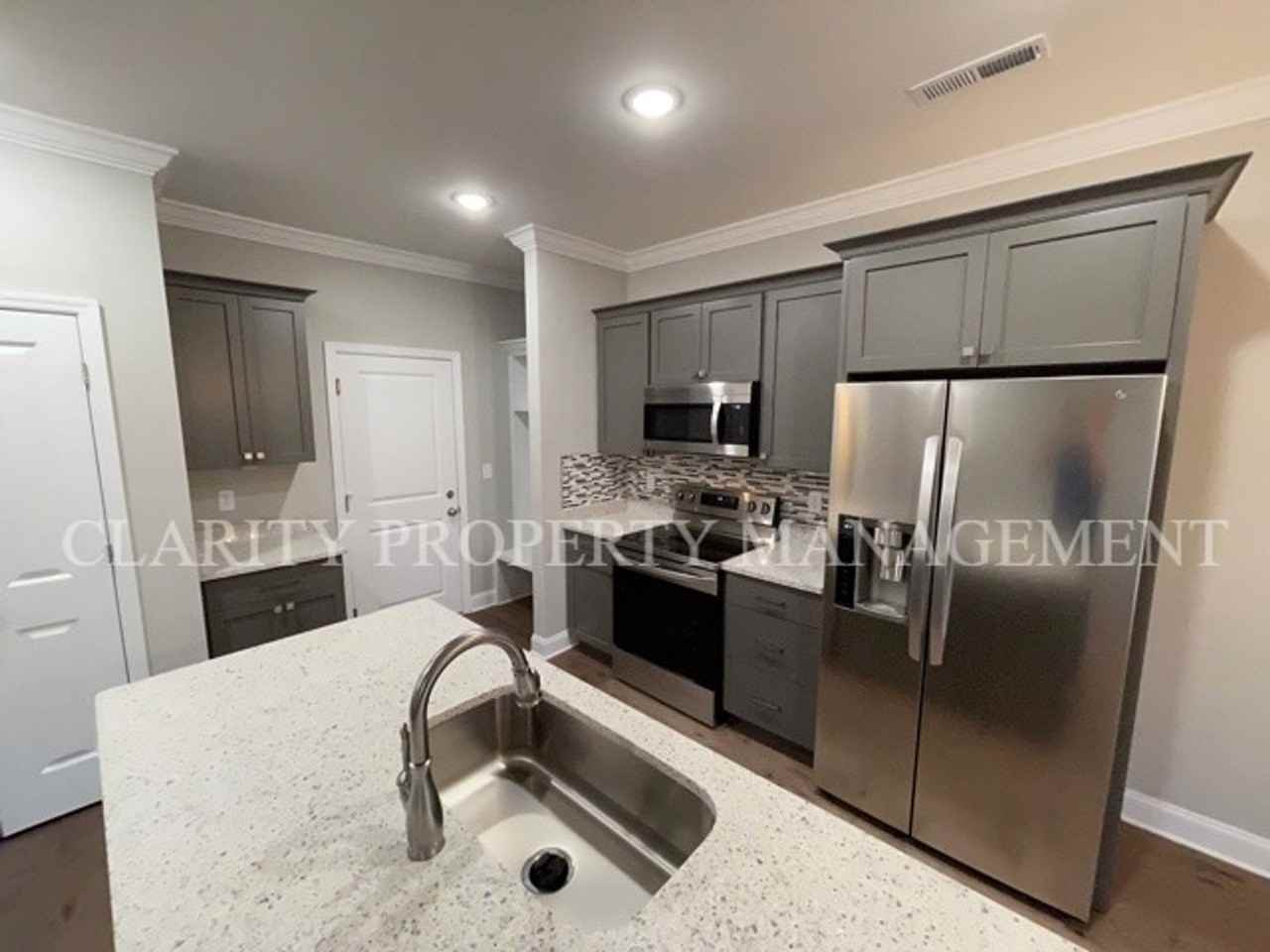535 Bellingham Dr Ne - Photo 5 of 17